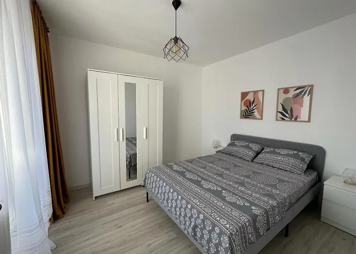 Lägenhet Cozy With Balcony